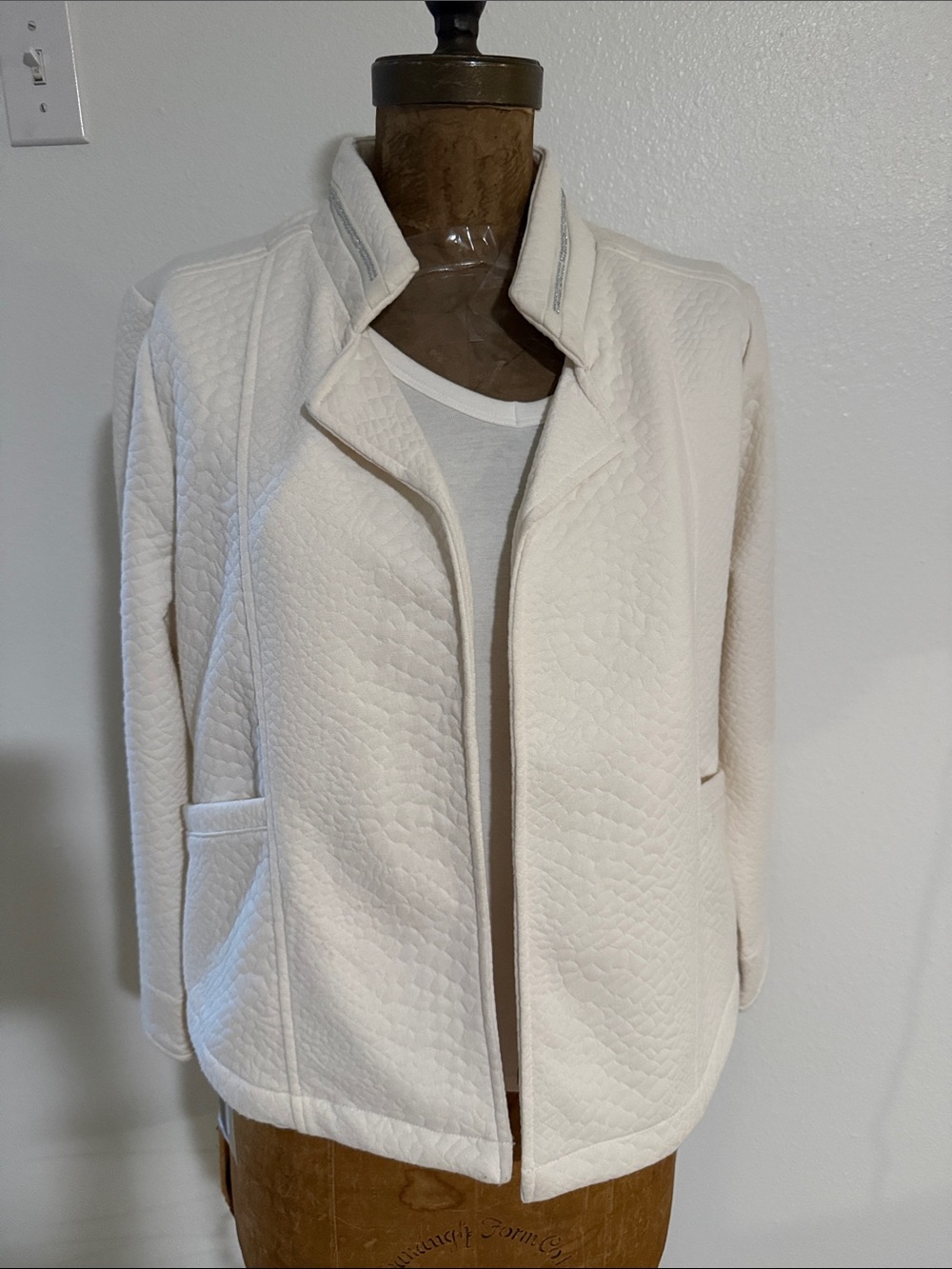 NWT Onque Casuals Women's Cream Quilted Open Front Jacket Size PXL